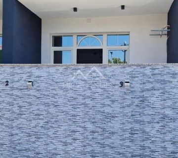 Crikvenica, stan 52 m², 350 m do mora, s terasom i parkingom - cover