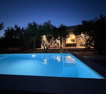Vila (110m²) s vrtnom kuhinjom i bazenom – Plano, Trogir - cover