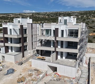 Penthouse s pogledom na more i krovnom terasom, 89m2, Šimuni, otok Pag, NOVOGRADNJA - cover