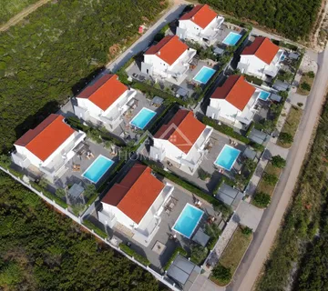 Resort 8 luksuznih Vila, Sukošan - cover