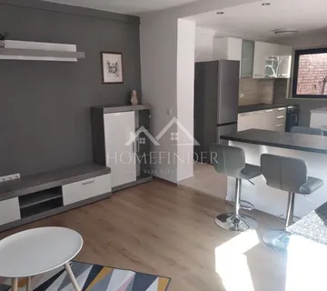 Kuća (95,5m2), Donji Grad - cover