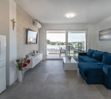 Stan s pogledom na more, 300m od mora, 62m2, namješten, 2VPM, Novalja - cover