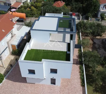 Penthouse s krovnom terasom, 172m2, Vodice, NOVOGRADNJA - cover