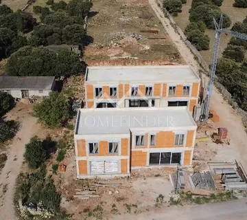 Stan s privatnim bazenom, dvoetažni, 83m2, Mandre, NOVOGRADNJA - cover