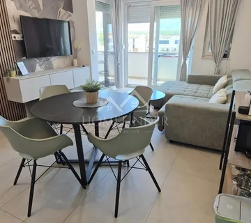 Stan s pogledom na more, 350m od mora, 68m2, namješten, 2VPM, Novalja - cover