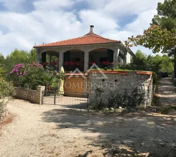 Milna, Brač – Prekrasna kuća 200 m², 20m od mora