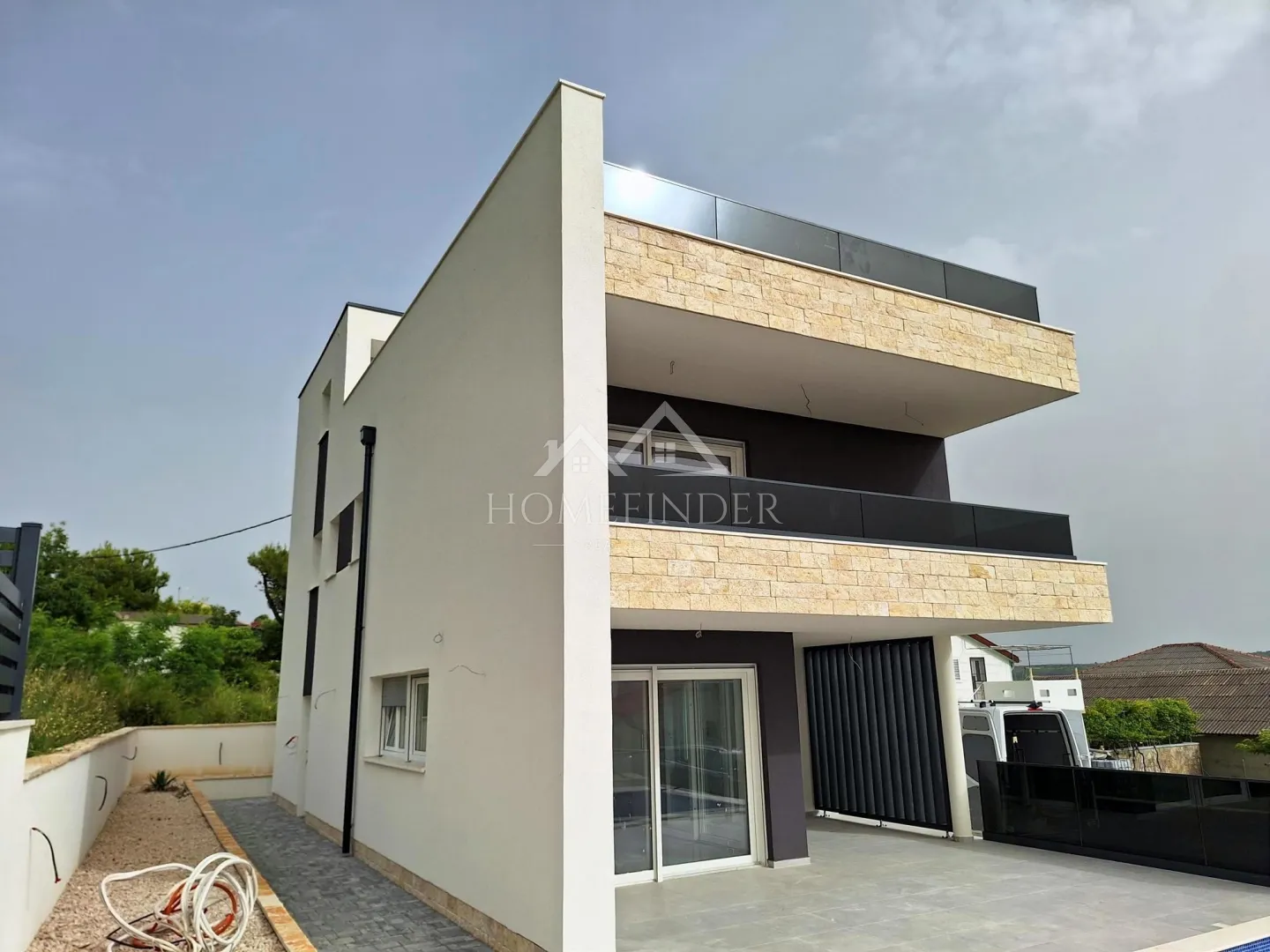 Luksuzna vila s bazenom i pogledom na more Ražanac, 250 m od plaže - cover