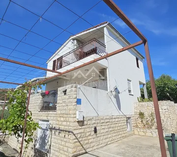 Rogoznica - kuća na samo 50 m od mora. - cover