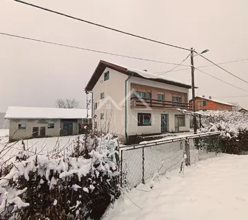 Kuća s velikim zemljištem, Popović Brdo, Karlovac