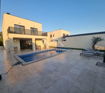 Luksuzna vila s bazenom – Savudrija – 210 m²  - cover