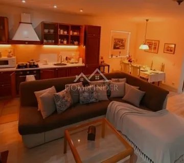 Stan / Apartman, 71 m², Otok Krk, Malinska – Okućnica 100m2 i Parking - cover