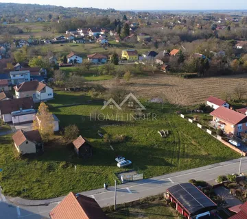 Građevinska i poljoprivredna zemljišta u Koprivnici ukupno 7.713 m² - Koprivnica