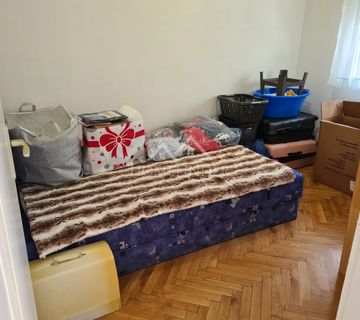 Kuća s tri odvojena stana (232m2) - Stanovi - cover