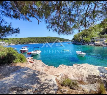 Luksuzna nekretnina na 50 m od mora 132 m2   Milna, Brač - cover