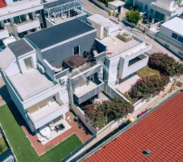 Stan s pogledom na more, jacuzzi, namješten, 2VPM, 130m2, Novalja, INVESTICIJA - cover