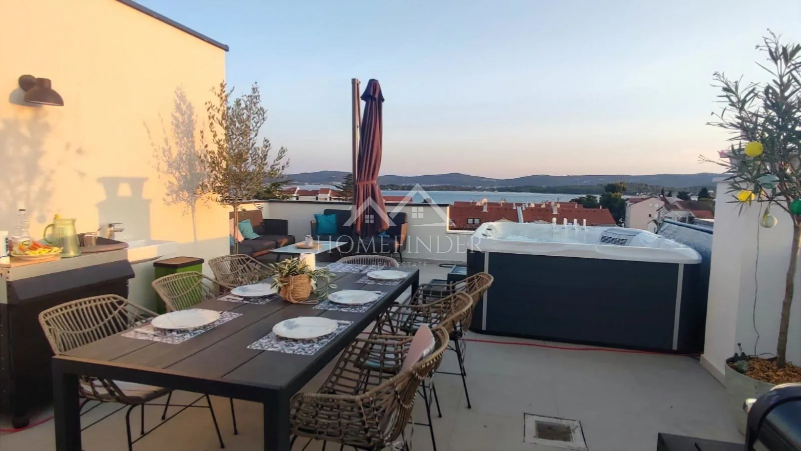 Moderan stan sa krovnom terasom 76m² - Sv. Filip i Jakov - cover