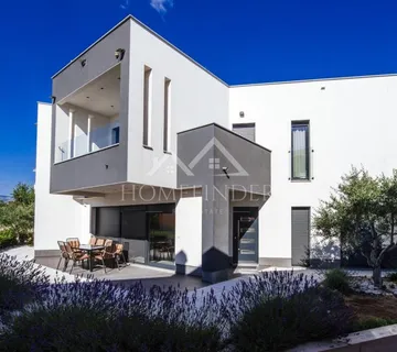 Vila s 4 apartmana, Proboj, Pag, 80m od mora, 228m2 - Košljun, Pag