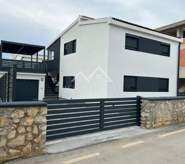 Moderna kuća s uređenim dvorištem, Vir, 144m2, 2 stana s garažom - cover