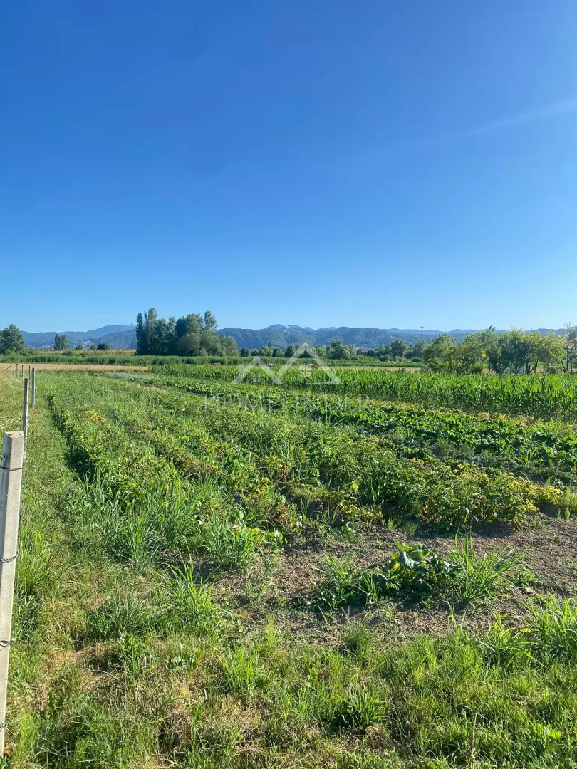 Građevinsko zemljište 2062m2, Samobor (okolica), razne mogućnosti - cover