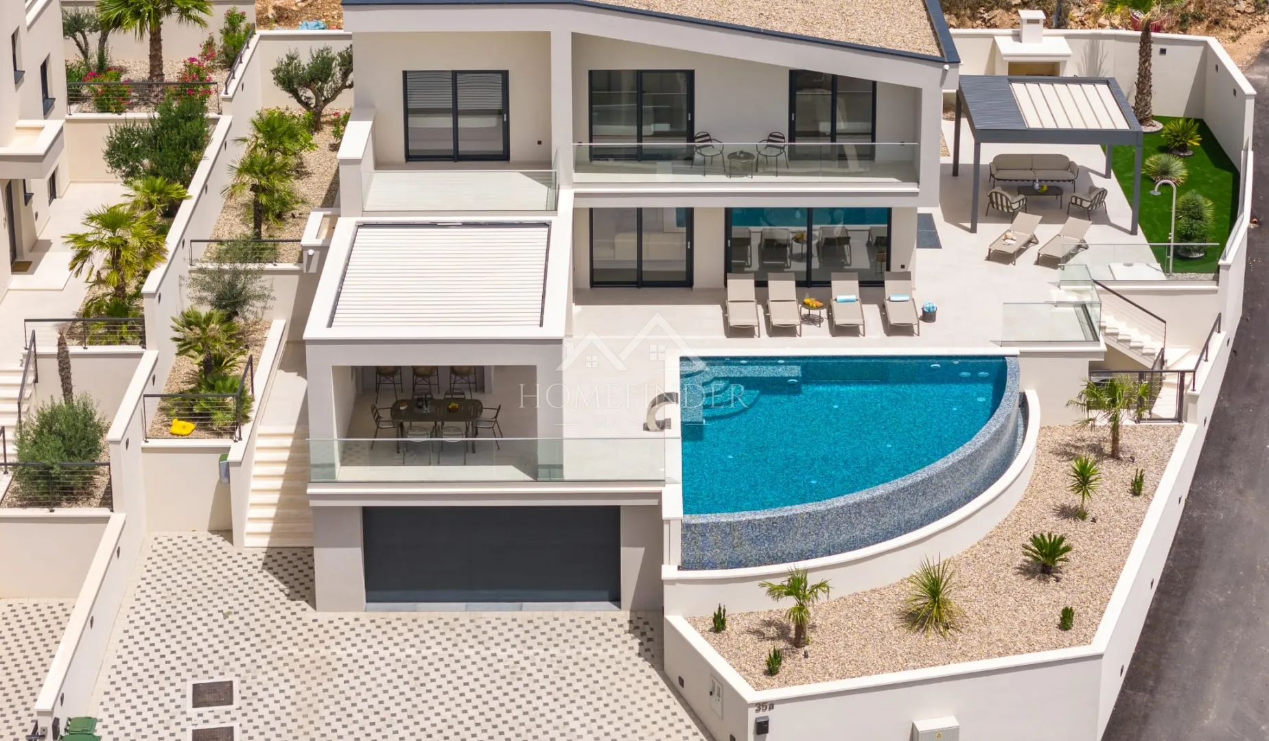 Luksuzna, vila sprema za useljenje - cover