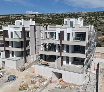 Penthouse s pogledom na more i krovnom terasom, 89m2, Šimuni, otok Pag, NOVOGRADNJA - cover