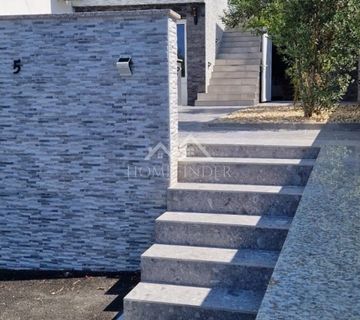 Crikvenica, stan 52 m², 350 m do mora, s terasom i parkingom - cover
