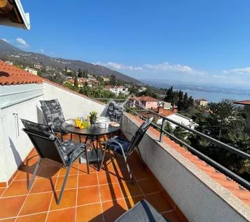 Moderan dvosoban stan u Lovranu – terasa s pogledom na more - cover