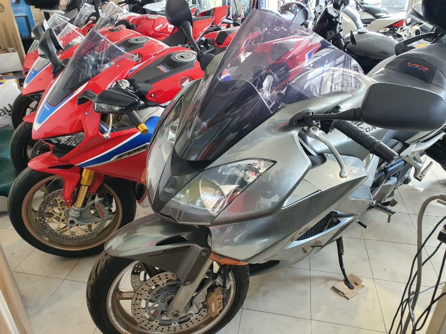 honda-vfr800-3300e-slika-224273099