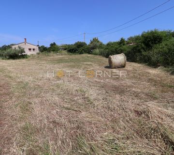 Šegotići, Marčana, 1.420m2 građevinska parcela uz cestu - cover