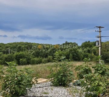 Poljoprivredno okolica Vrsara / Agricultural Land Near Vrsar - cover