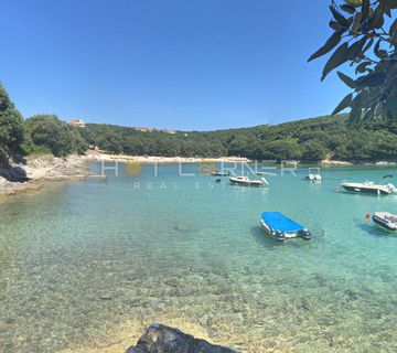 Krnica, kuća sa 4 stambene jednice - cover