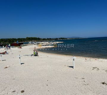 Ližnjan, 400 m od plaže, luksuzni prizemni stan sa 80 m2 vrta  - cover