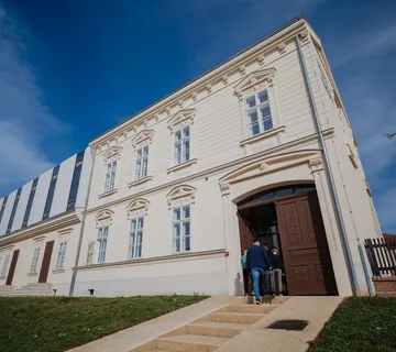"Izvorno iz Lonjskog polja" Hotel Knopp - Novska