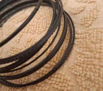 Crne metalne narukvice - cover