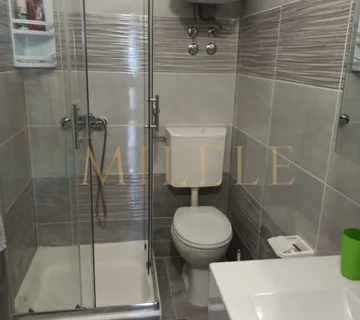 Kuća s tri apartmana na prodaju - cover