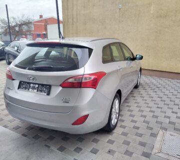 Hyundai i30 1,6 CRDi,LED PDC,DIG.KLIMA,1 VLASNIK,TOP STANJE,NA IME... - cover