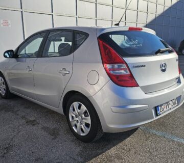 Hyundai i30 1,6 CRDi - cover