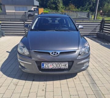 Hyundai i30 1,6 CRDi - cover