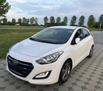 Hyundai i30 1,6 CRDi - cover