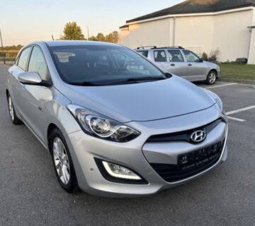 Hyundai i30 1,6 CRDi - cover