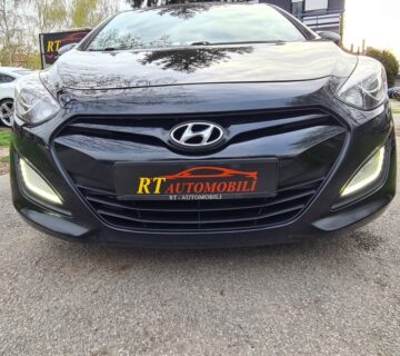 Hyundai i30 1,6 CRDi, 1.vl, servisna, klima, led, alu, TOP STANJE - cover