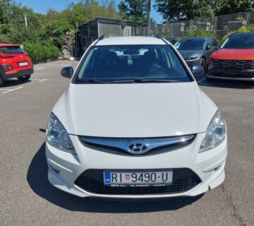 Hyundai i30 CW 1,4 80 KW 2012. *USLUŽNA PRODAJA* - cover