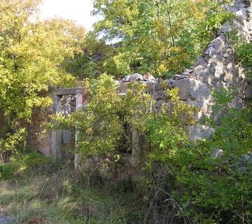 Jablanac, veliko imanje sa ruševinom i gospodarskom zgradom - cover