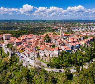 Labin, stari grad, kuća - cover