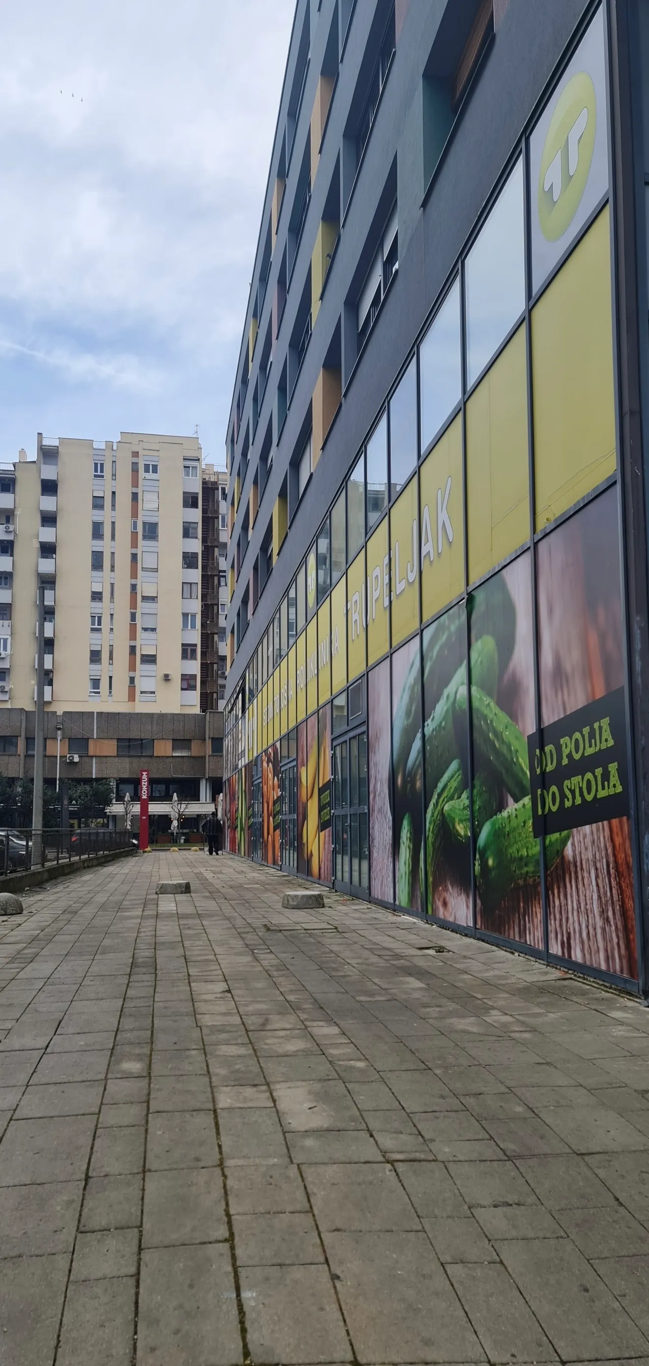 IZNAJMLJUJE SE POSLOVNI PROSTOR 621 m² – AVENIJA DUBRAVA, ZAGREB - cover