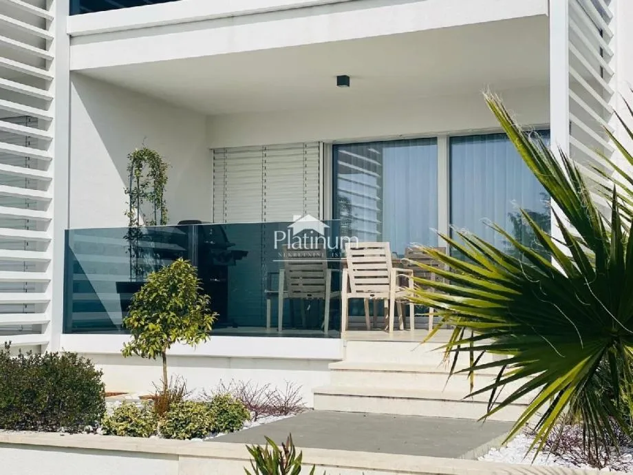 Istra,Rovinj trosobni stan 300 m od mora (prodaja) - cover