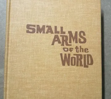 Ručno vojno oružje svijeta (engleski) - cover