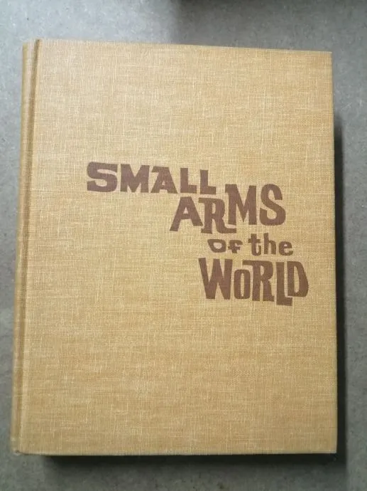 Ručno vojno oružje svijeta (engleski) - cover