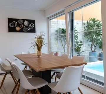 Poreč/Valkarin, Tradicionalna kuća sa bazenom (prodaja) - cover