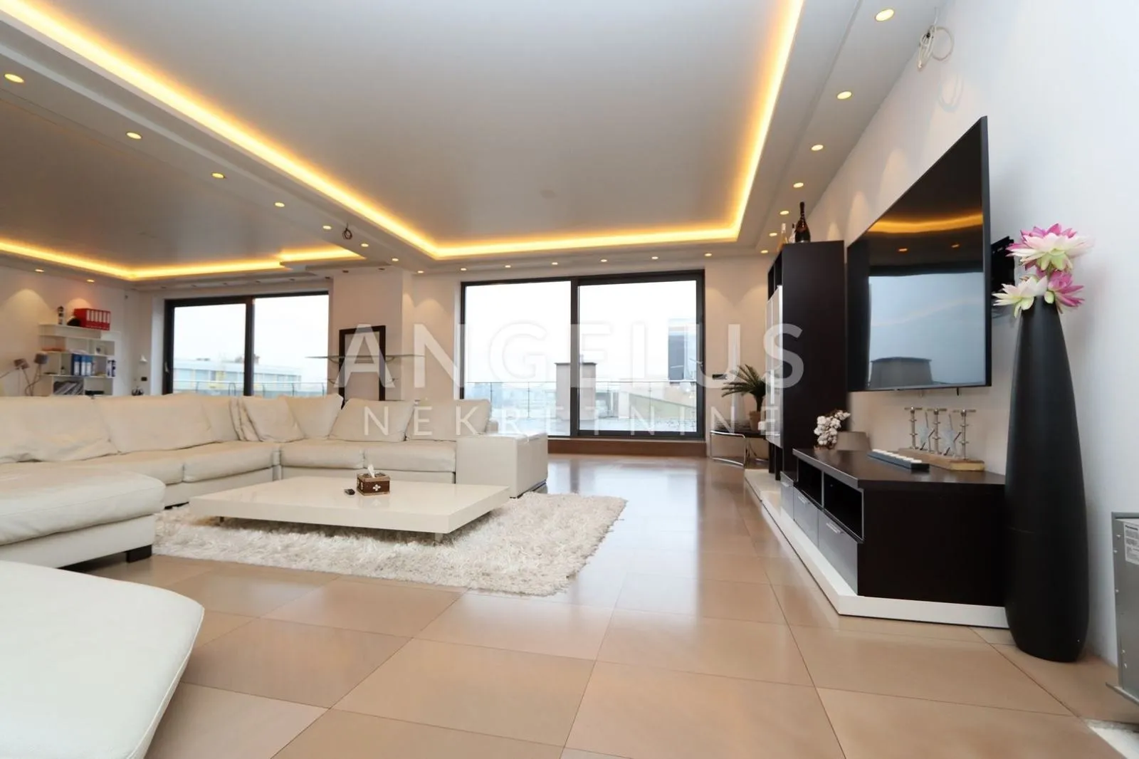 Zagreb, Radnička - luksuzni penthouse s velikom terasom - cover